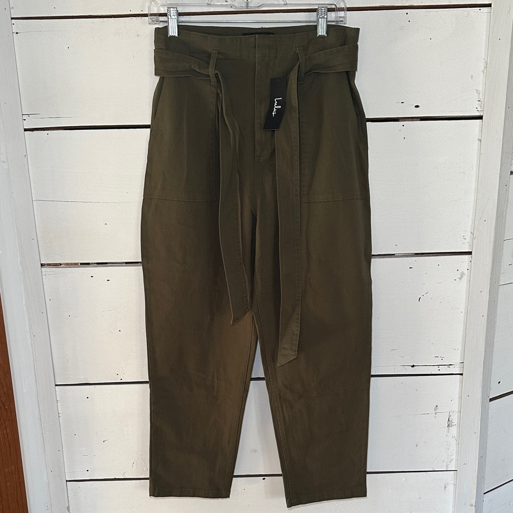 Lulu's Leo Tie Waist Crop Pant in Olive